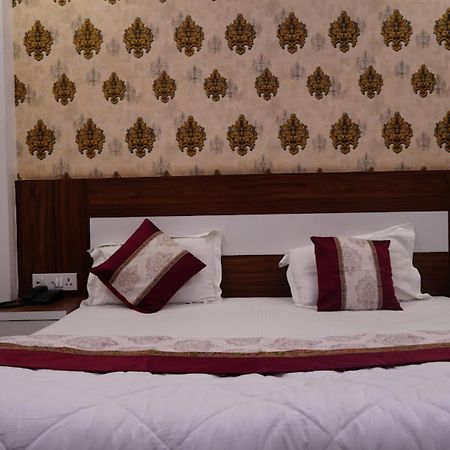 Hotel The Ramay Palace Ayodhya Exteriör bild