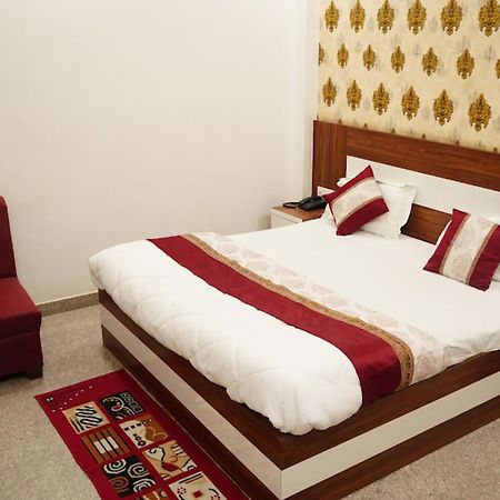 Hotel The Ramay Palace Ayodhya Exteriör bild